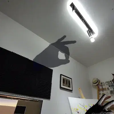 My right hand is a light source, left is making a bunny shape 🐇🐰👌 Casting virtual shadows on real walls (and objects if you set up your env. correctly) 🦾